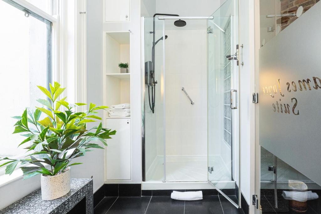 The Merchant House - 14