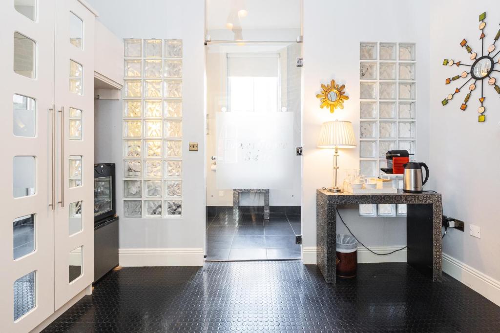 The Merchant House - 16