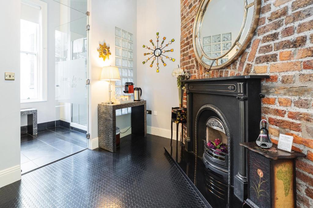 The Merchant House - 17