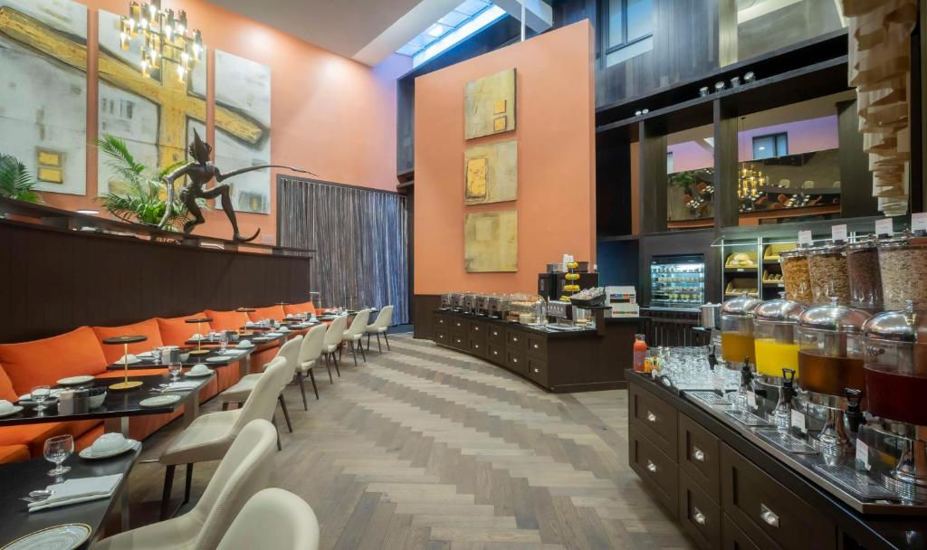 The Morrison Dublin, Curio Collection by Hilton - 12