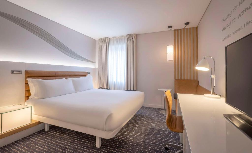 The Morrison Dublin, Curio Collection by Hilton - 29