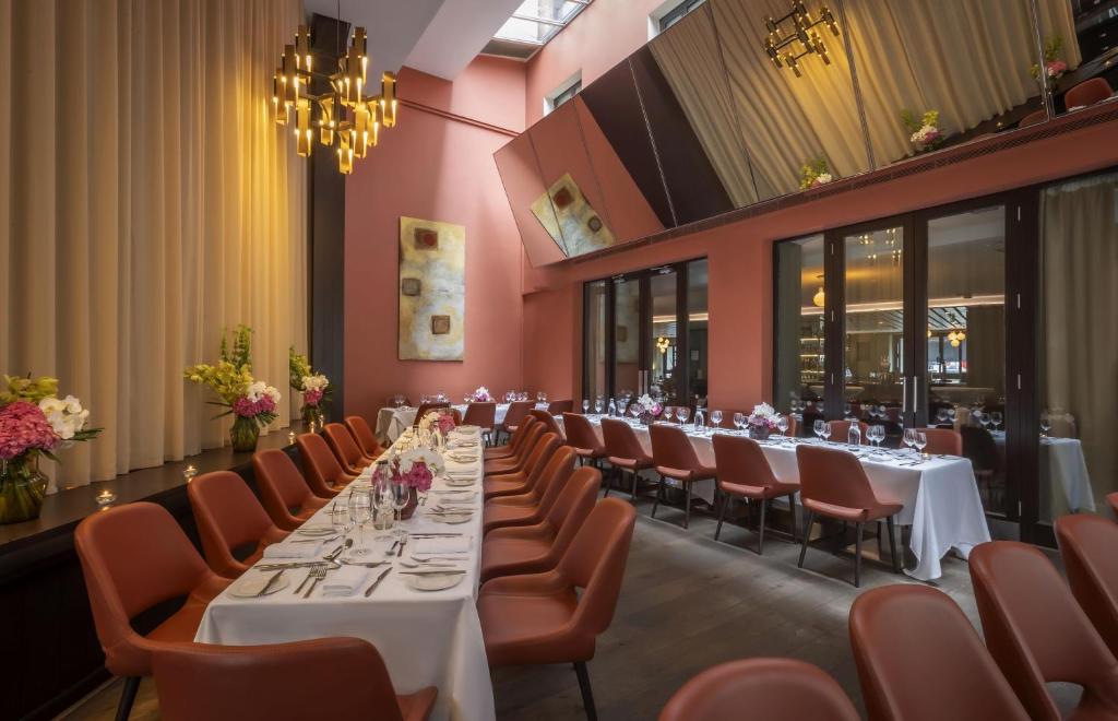 The Morrison Dublin, Curio Collection by Hilton - 18