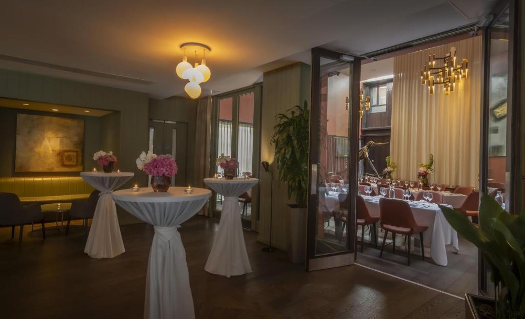 The Morrison Dublin, Curio Collection by Hilton - 20