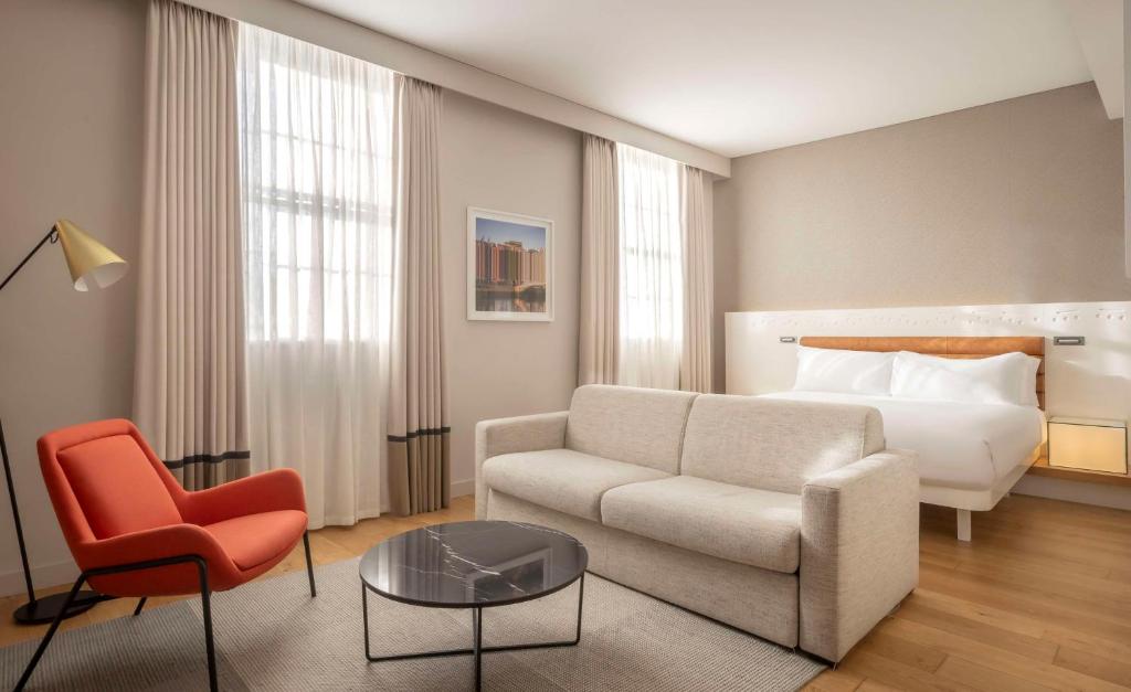 The Morrison Dublin, Curio Collection by Hilton - 33