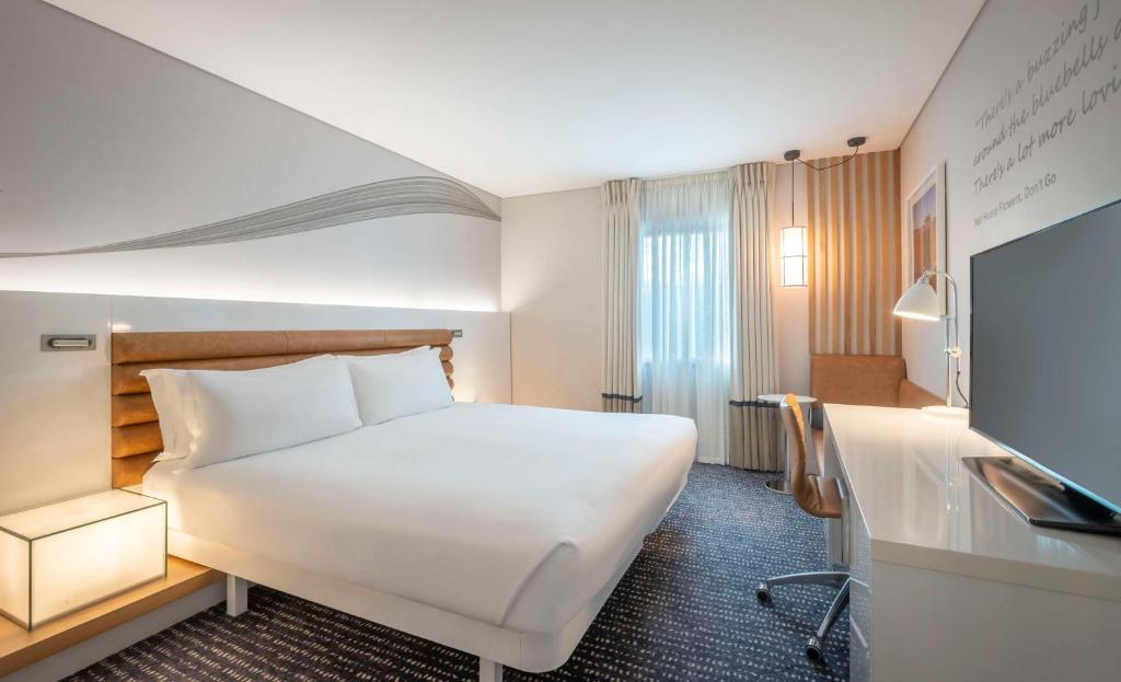 The Morrison Dublin, Curio Collection by Hilton - 31