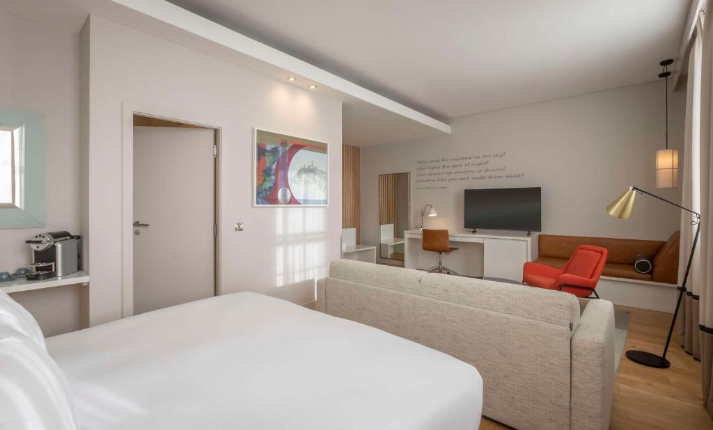 The Morrison Dublin, Curio Collection by Hilton - 35