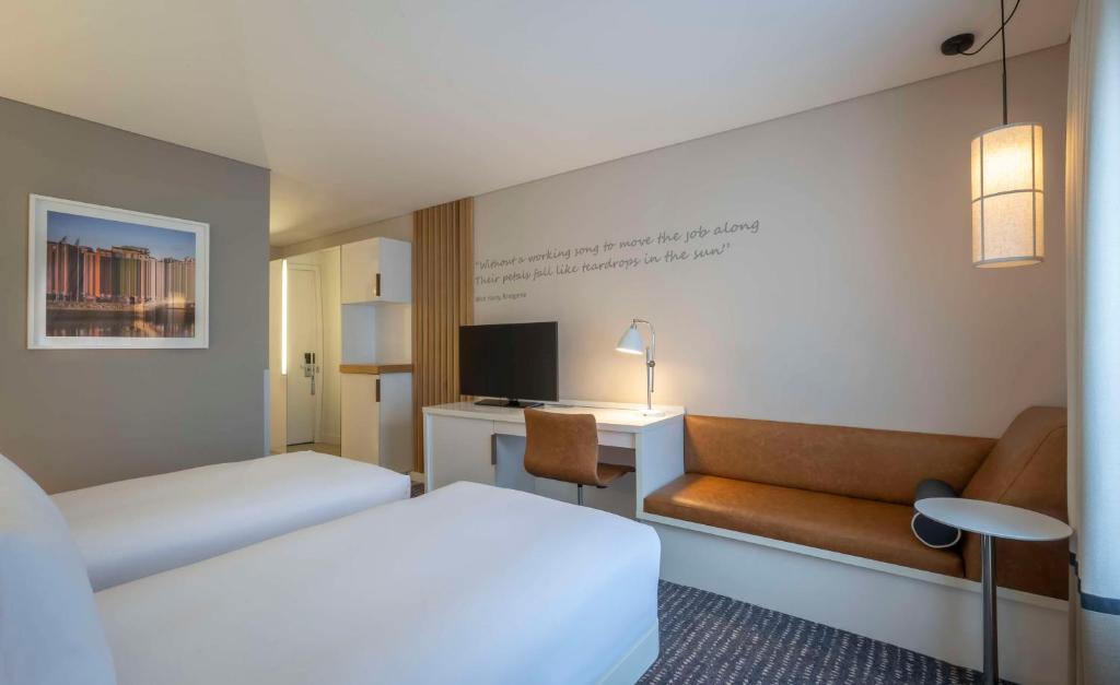 The Morrison Dublin, Curio Collection by Hilton - 41