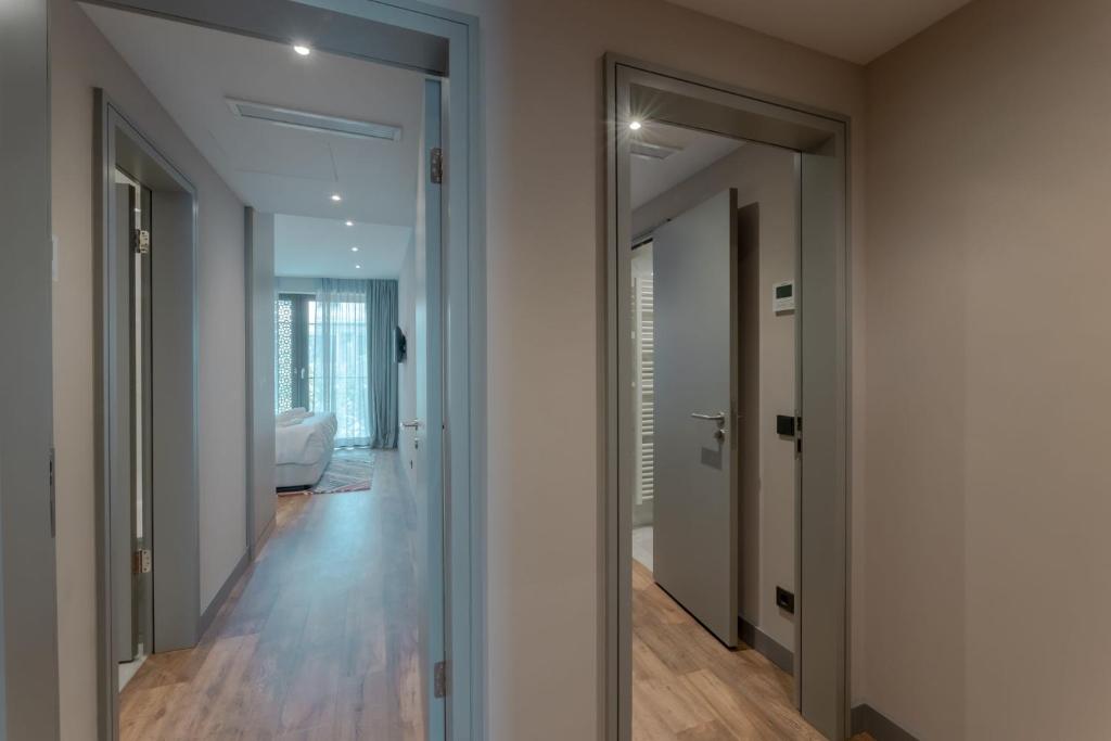 Fourty Three Luxury Serviced Apartments - 24