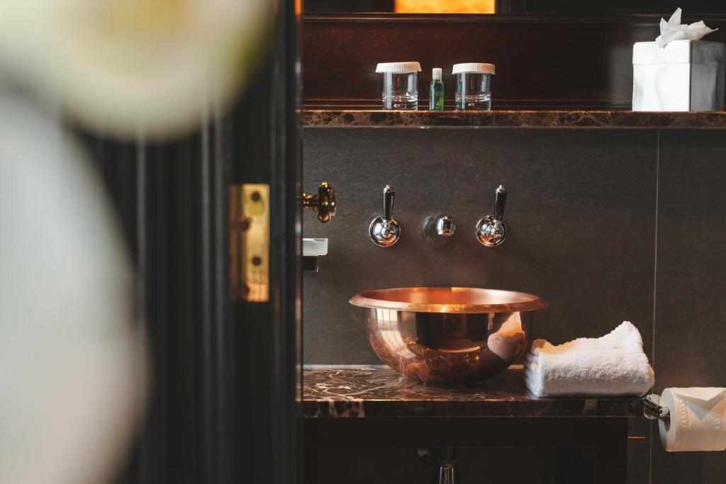 The Caledonian Edinburgh, Curio Collection by Hilton - 2