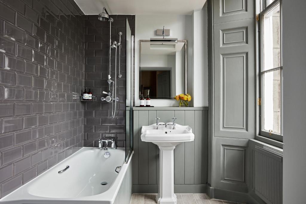 Kimpton Charlotte Square by IHG - 31