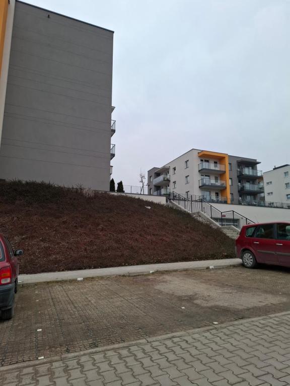 Mieszkanie 46m2 - 2 pokojowe z ogródkiem , WIFI , Bezpłatny parking nr 126, Szybkie połączenie z lotniskiem, autobus 120 - 11