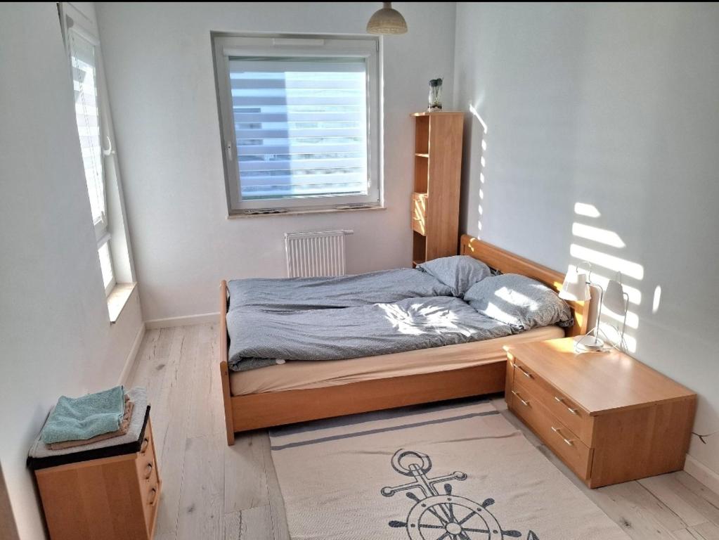 Mieszkanie 46m2 - 2 pokojowe z ogródkiem , WIFI , Bezpłatny parking nr 126, Szybkie połączenie z lotniskiem, autobus 120 - 5