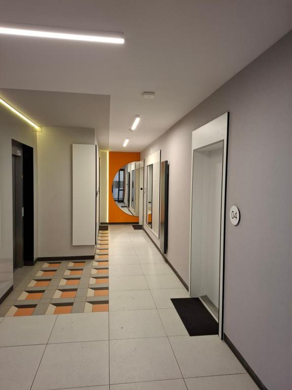 Mieszkanie 46m2 - 2 pokojowe z ogródkiem , WIFI , Bezpłatny parking nr 126, Szybkie połączenie z lotniskiem, autobus 120 - 7