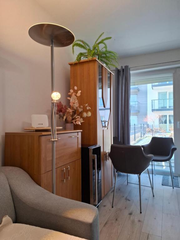 Mieszkanie 46m2 - 2 pokojowe z ogródkiem , WIFI , Bezpłatny parking nr 126, Szybkie połączenie z lotniskiem, autobus 120 - 8