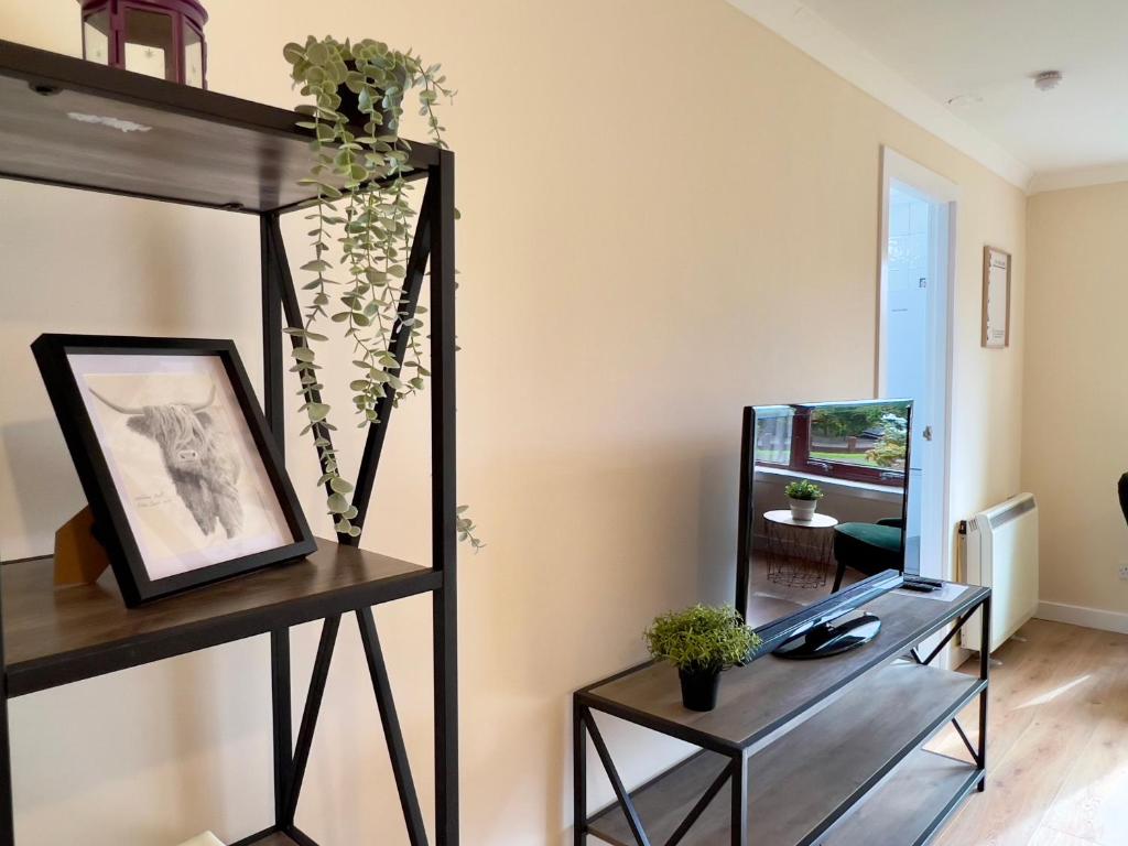 Garden-View 2BR Apartment - Free Parking & WiFi - 16