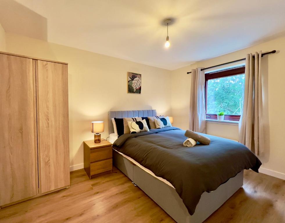 Garden-View 2BR Apartment - Free Parking & WiFi - 26