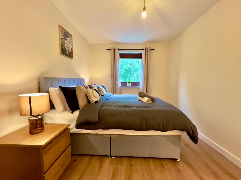 Garden-View 2BR Apartment - Free Parking & WiFi - 36