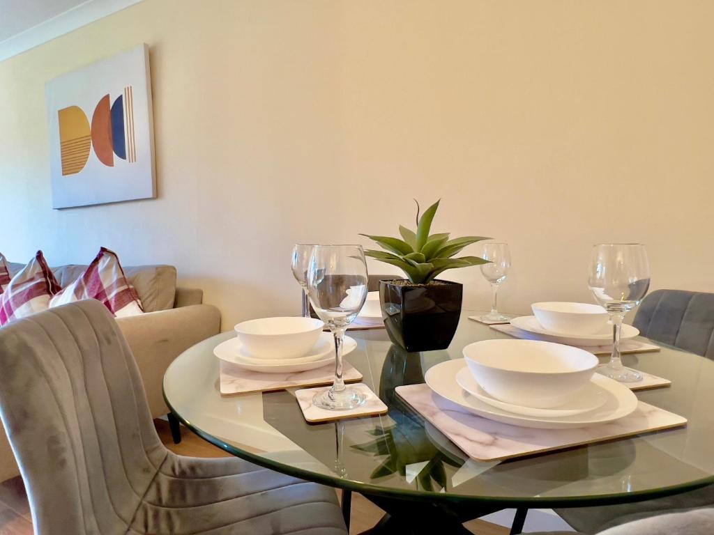 Garden-View 2BR Apartment - Free Parking & WiFi - 19