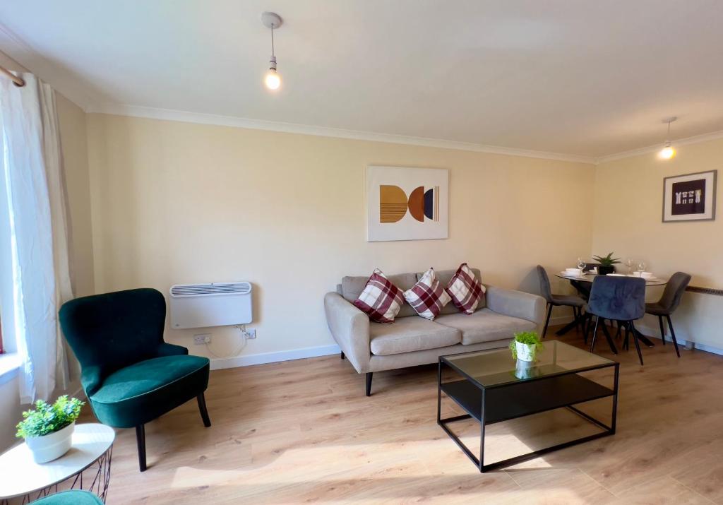 Garden-View 2BR Apartment - Free Parking & WiFi - 13