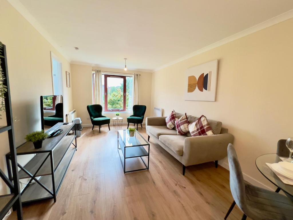 Garden-View 2BR Apartment - Free Parking & WiFi - 21