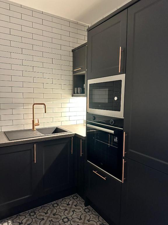 Glasgow West End Tenement Apartment - 38