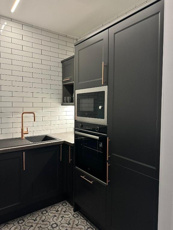 Glasgow West End Tenement Apartment - 28