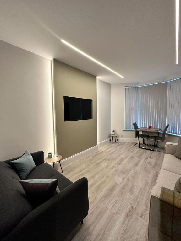 Glasgow West End Tenement Apartment - 4