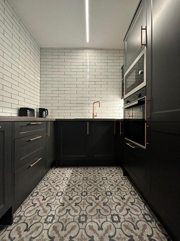 Glasgow West End Tenement Apartment - 44