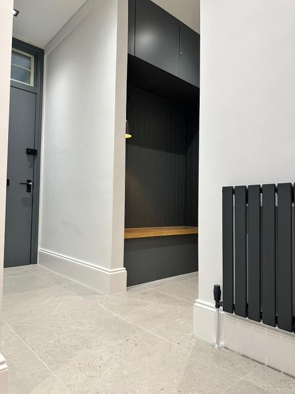 Glasgow West End Tenement Apartment - 14