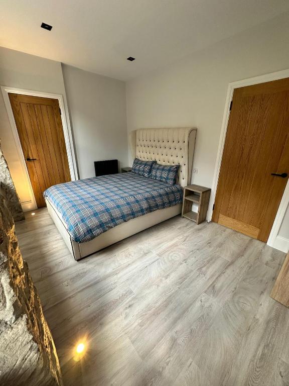 Glasgow West End Tenement Apartment - 25