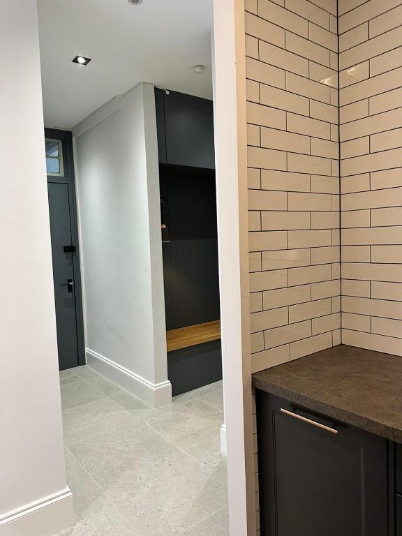 Glasgow West End Tenement Apartment - 32