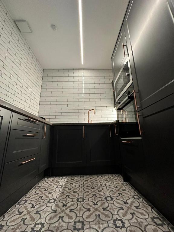 Glasgow West End Tenement Apartment - 37