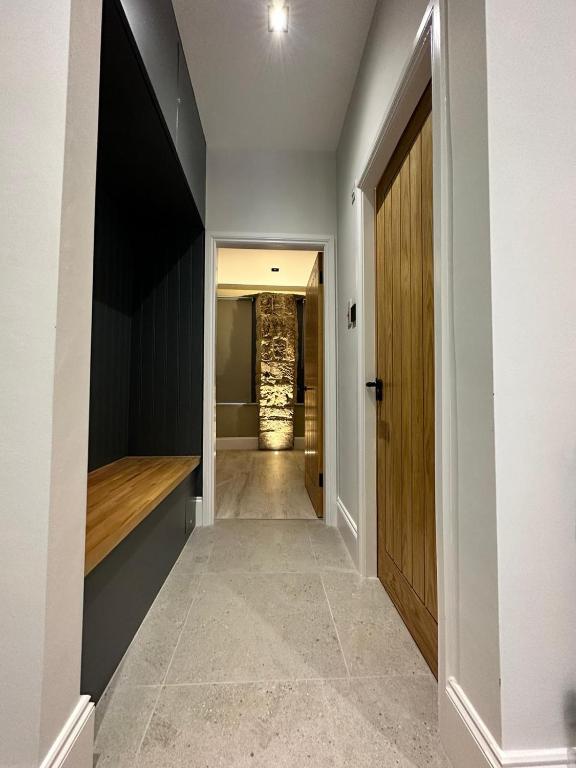 Glasgow West End Tenement Apartment - 19