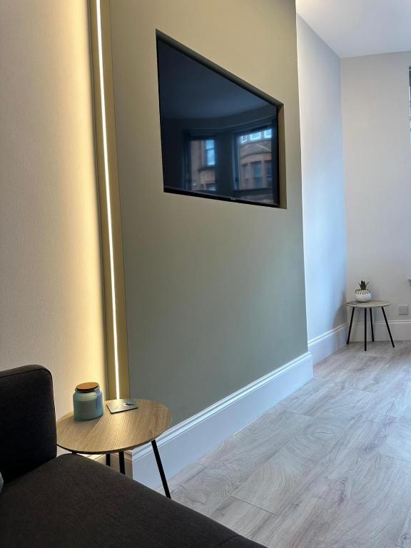 Glasgow West End Tenement Apartment - 29