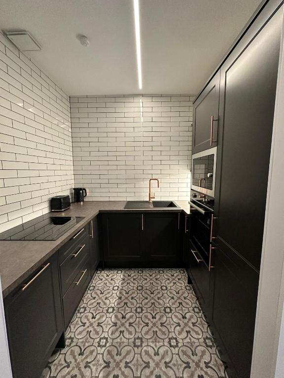 Glasgow West End Tenement Apartment - 31