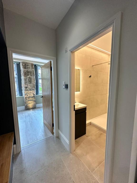 Glasgow West End Tenement Apartment - 24