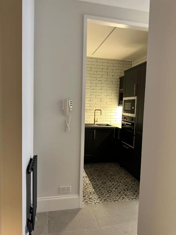 Glasgow West End Tenement Apartment - 30