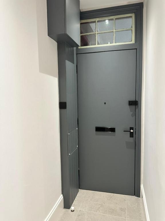 Glasgow West End Tenement Apartment - 23