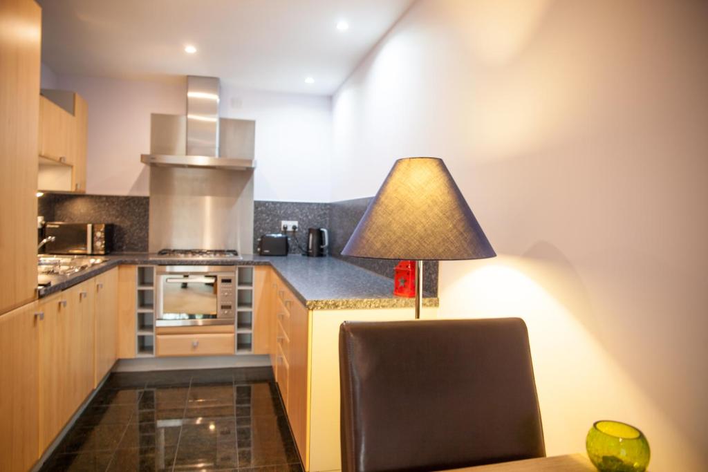 Riverside West End Apartment - 43