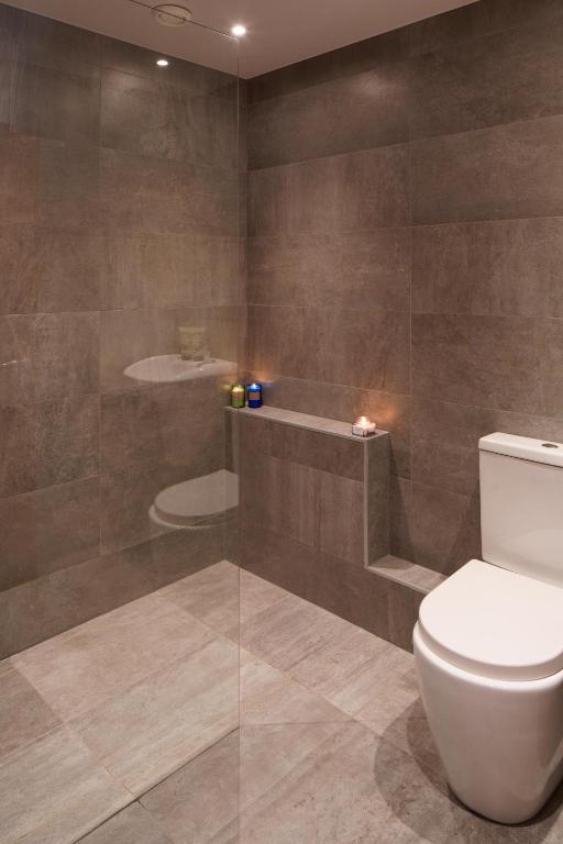 Riverside West End Apartment - 39