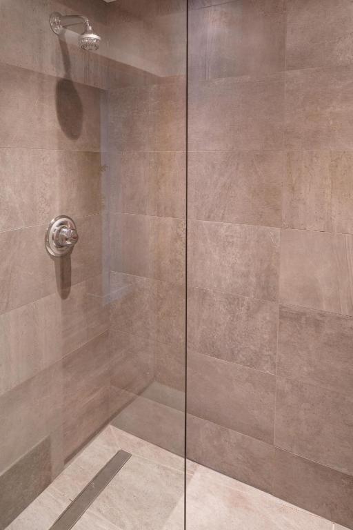 Riverside West End Apartment - 37