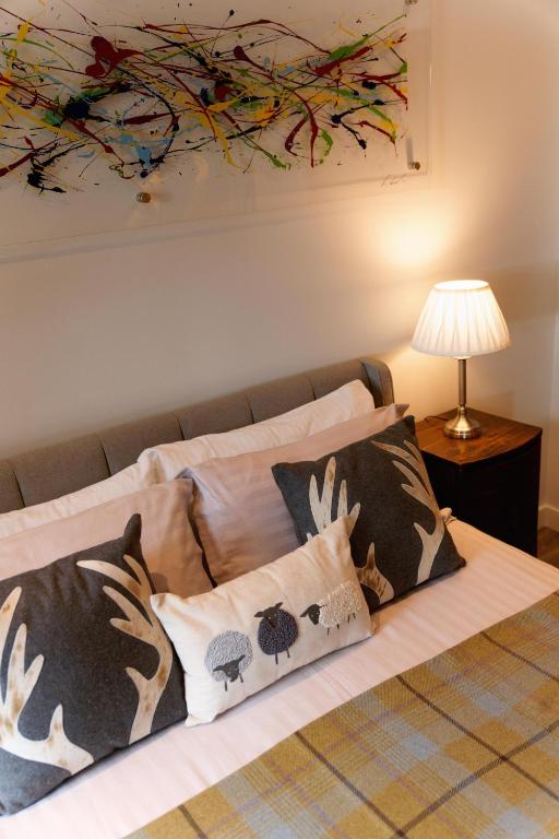 Riverside West End Apartment - 8