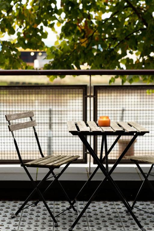 Riverside West End Apartment - 24