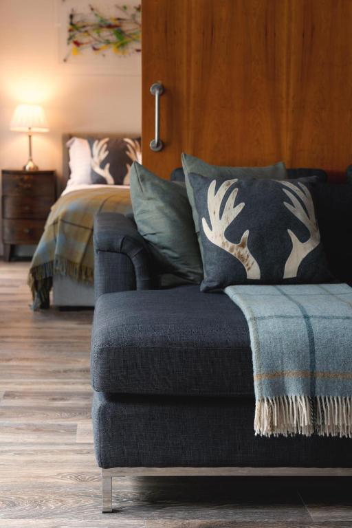 Riverside West End Apartment - 11