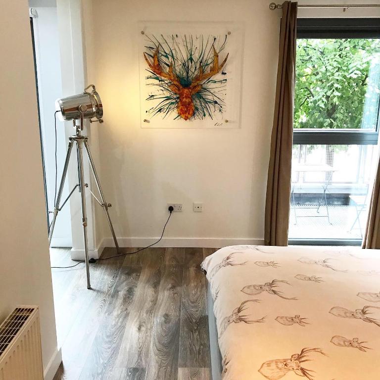 Riverside West End Apartment - 21