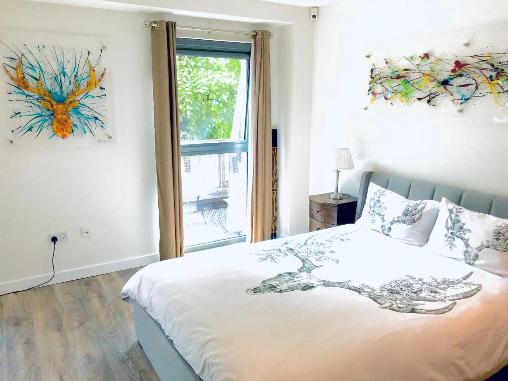 Riverside West End Apartment - 31