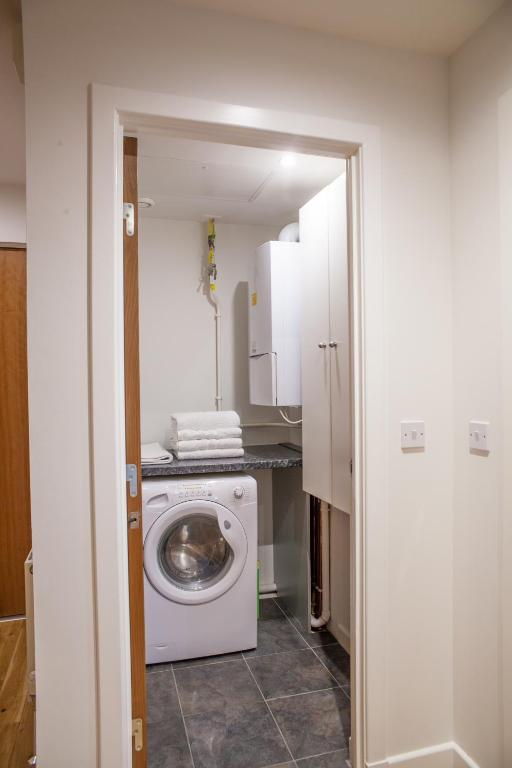 Riverside West End Apartment - 45