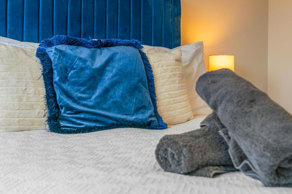 Modern 5 Bedroom Townhouse with Free Parking - 42