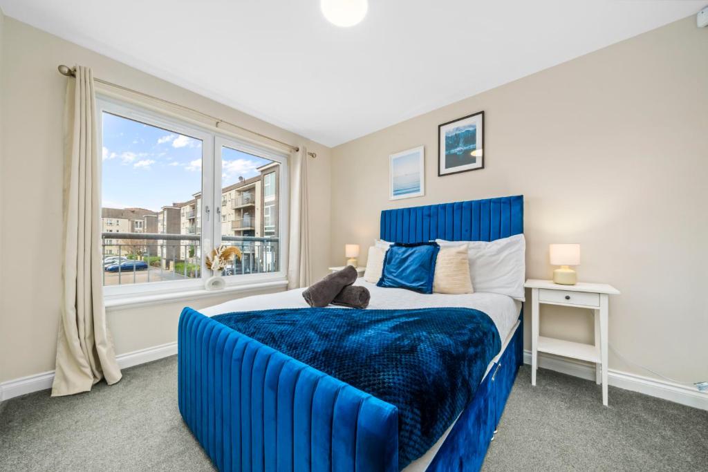 Modern 5 Bedroom Townhouse with Free Parking - 38