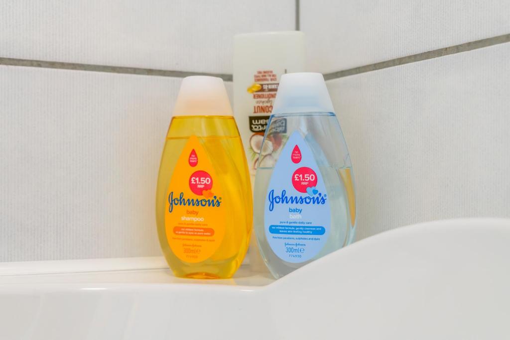 Modern 5 Bedroom Townhouse with Free Parking - 23